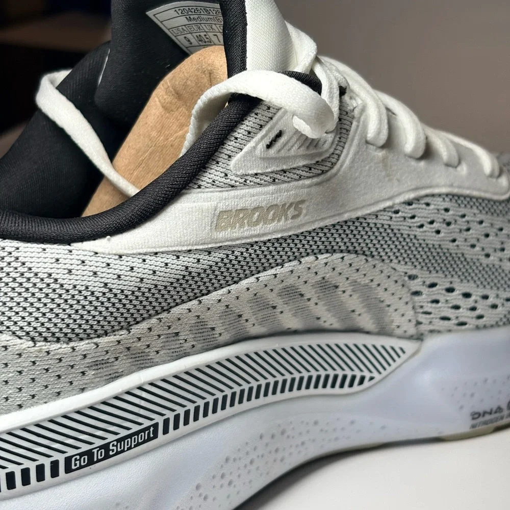 Brand New Brooks Adrenaline GTS 24 in the box. Women's size 9 🔥🔥supreme comfort - Picture 13 of 15